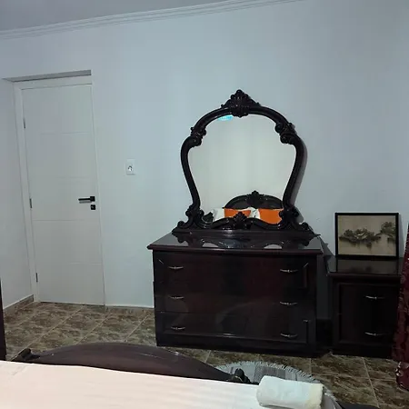 In Rus, Apartamento *